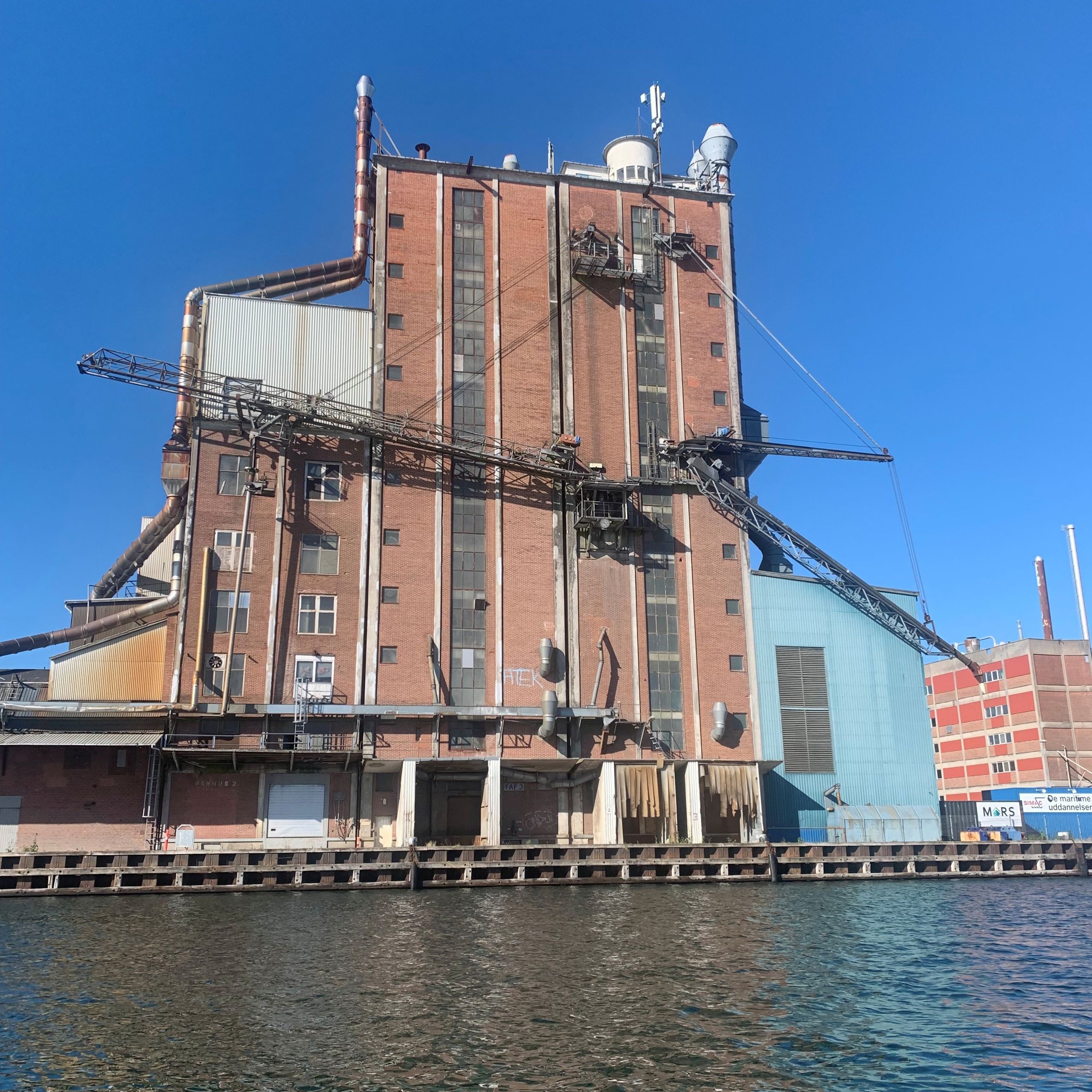 ”den røde silo”