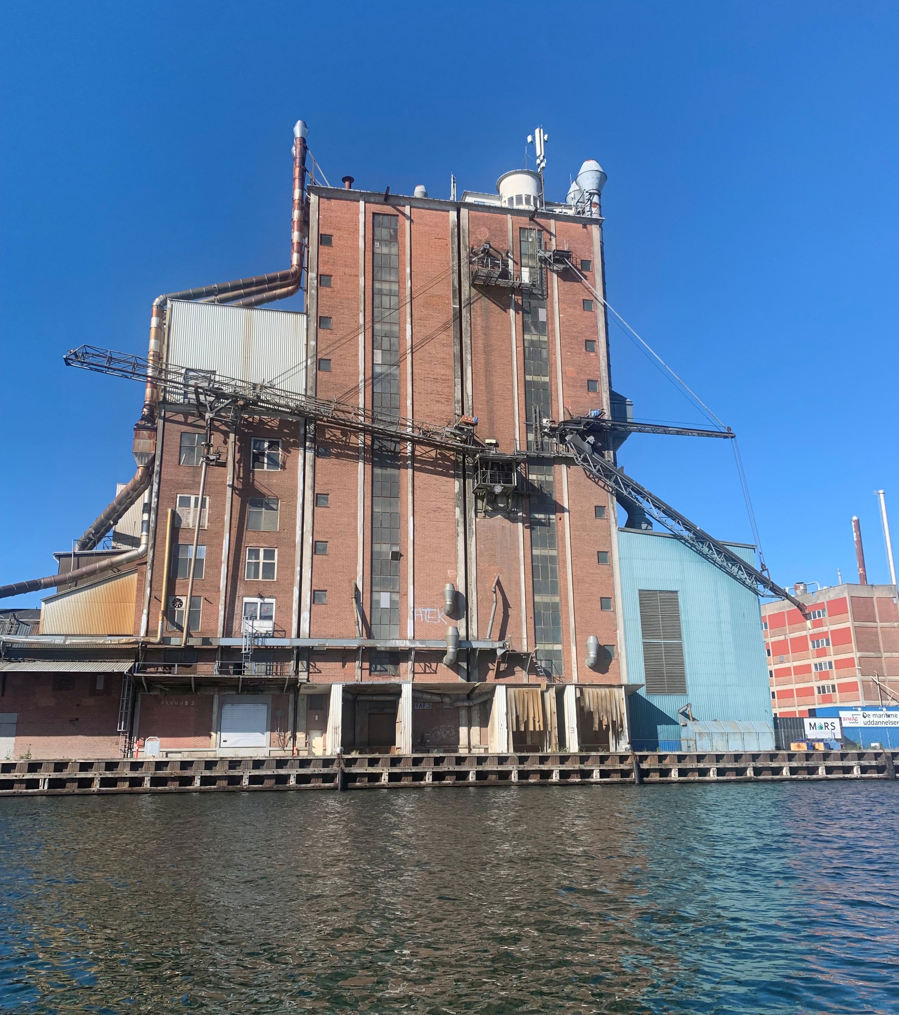 ”den røde silo”