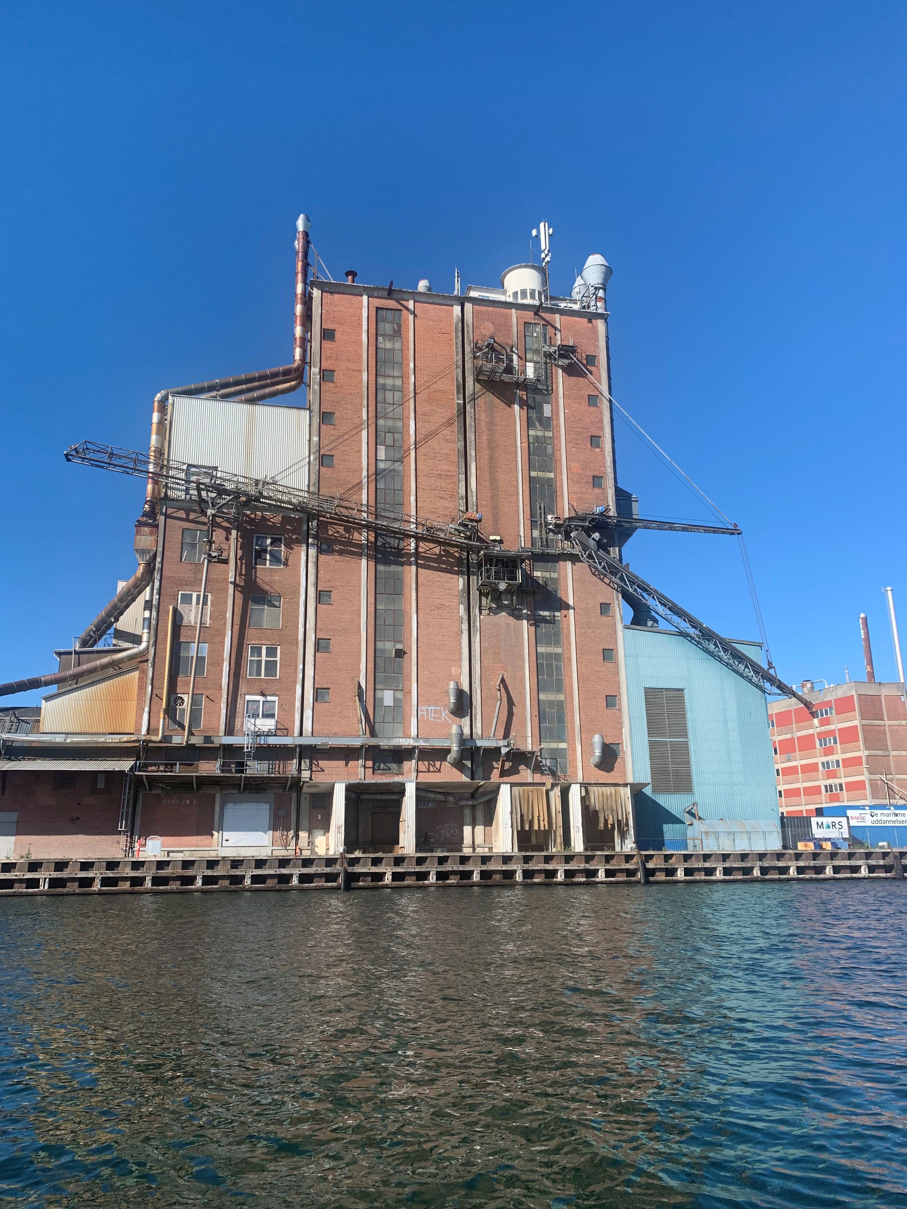 ”den røde silo”
