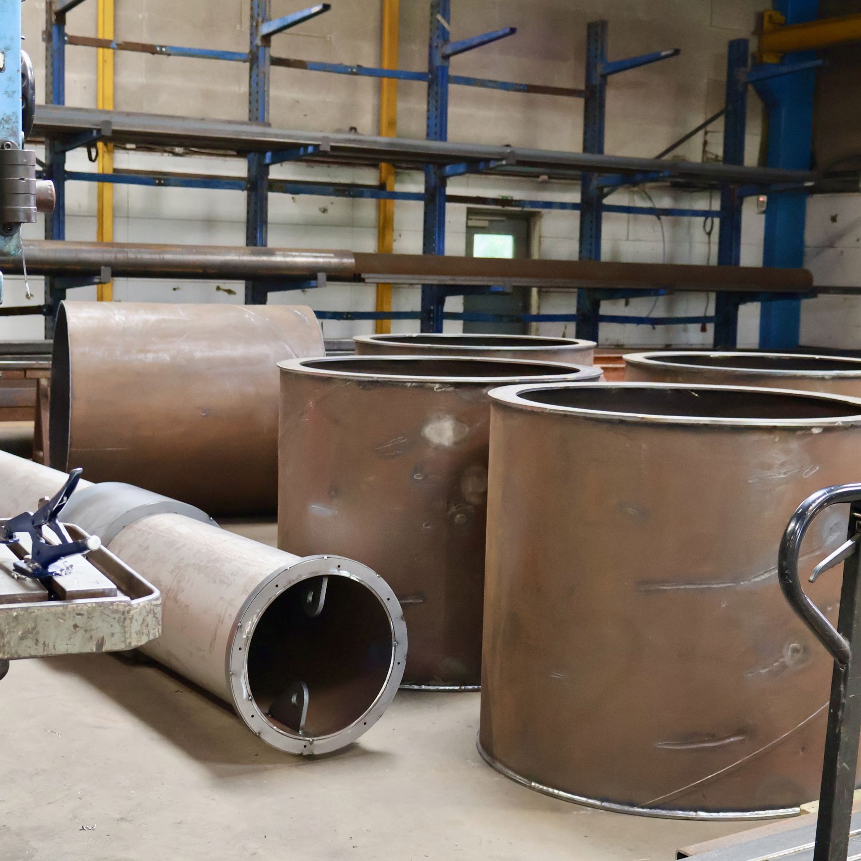 Skorstenene er lavet af genbrugsstål.