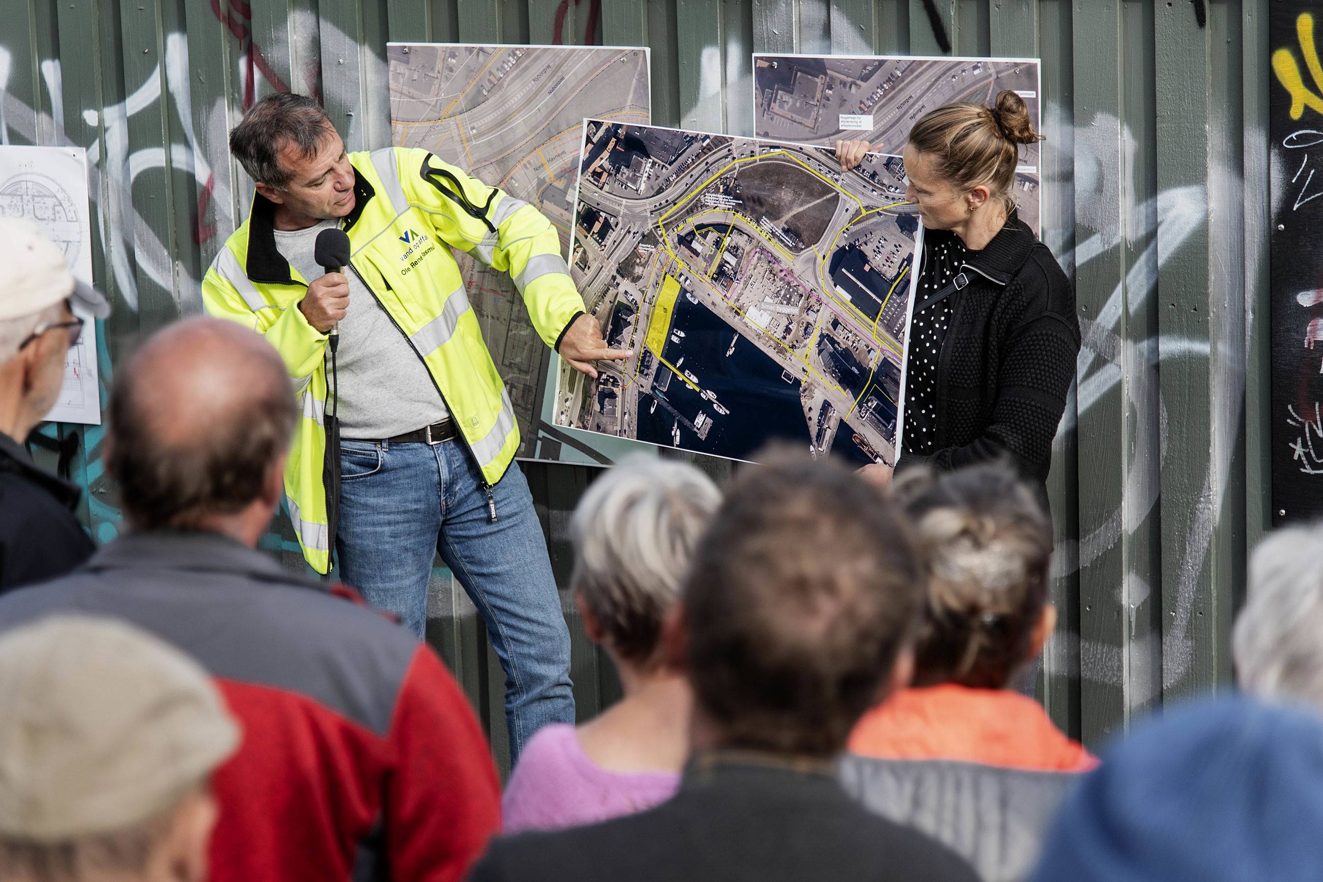 En plan bliver vist frem på havnen.